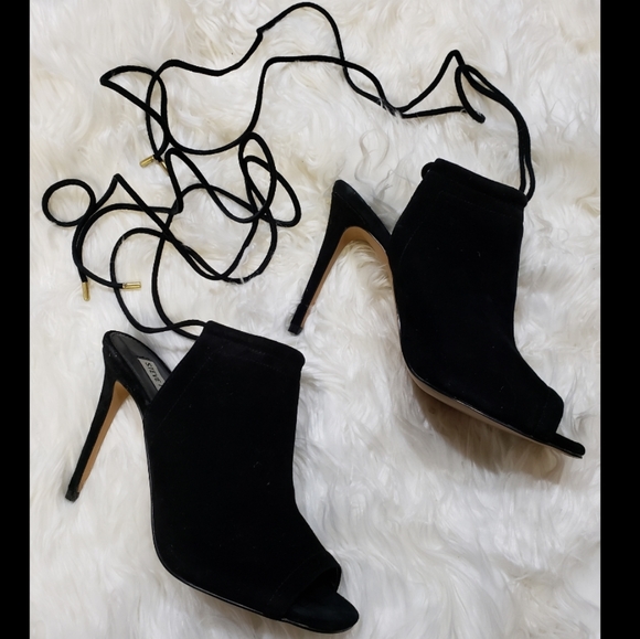 π«SOLDπ«π3XHP! Steve Madden lace up heels - Picture 2 of 3